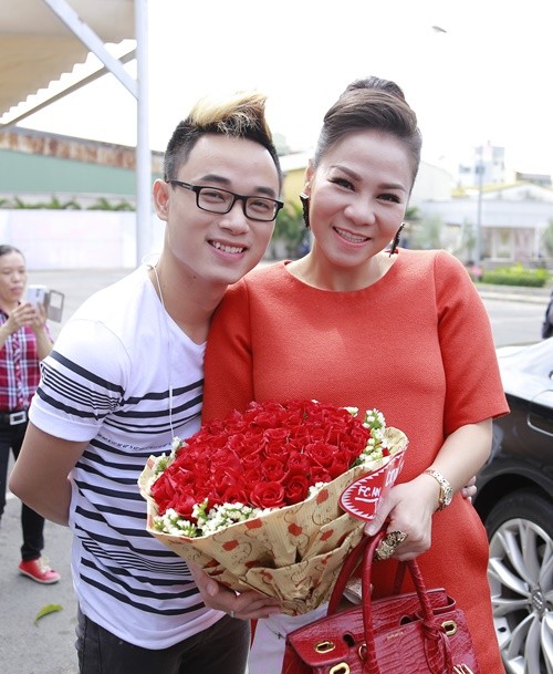 Thu Minh xach tui nua ty di cham thi Vietnam Idol 2015-Hinh-6